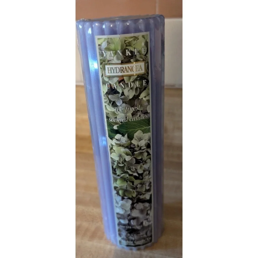 VINTAGE Yankee Candle Hydrangea Pillar 9